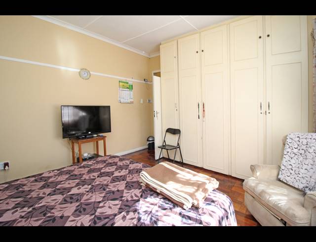3 BEDROOM HOUSE FOR SALE IN CROSBY